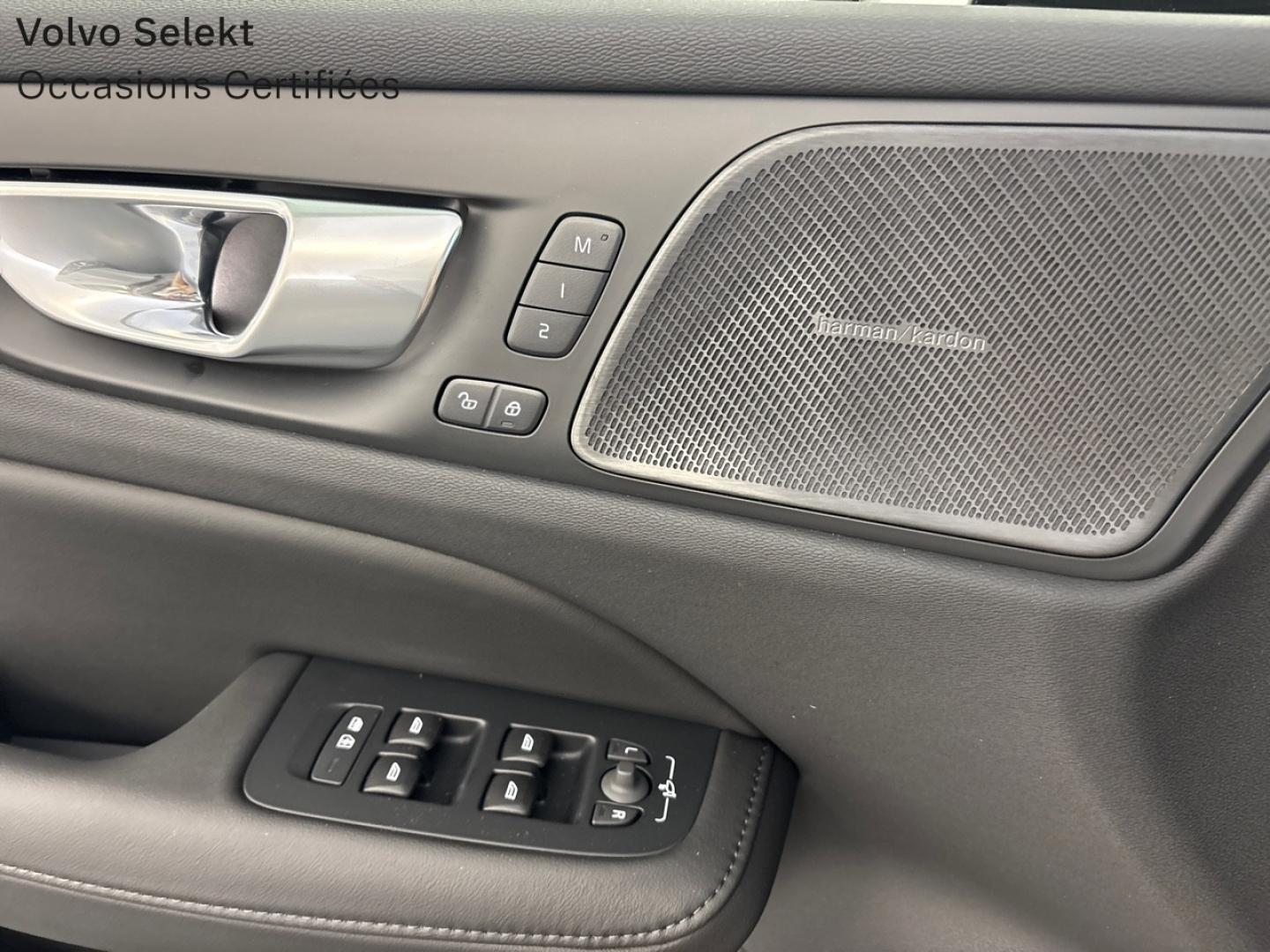 Image VOLVO V60 B4 197ch Plus Style Dark DCT 7