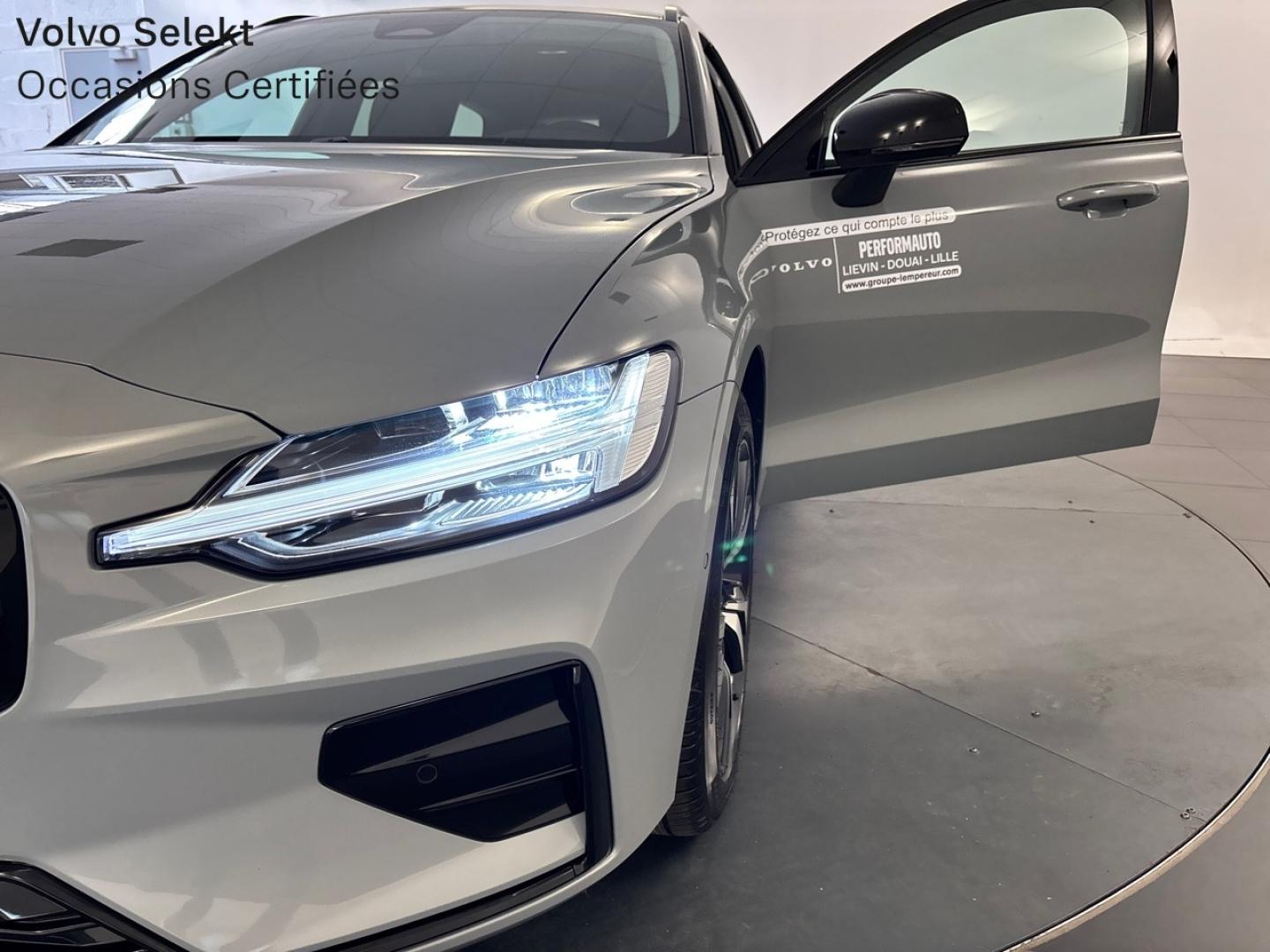 Image VOLVO V60 B4 197ch Plus Style Dark DCT 7