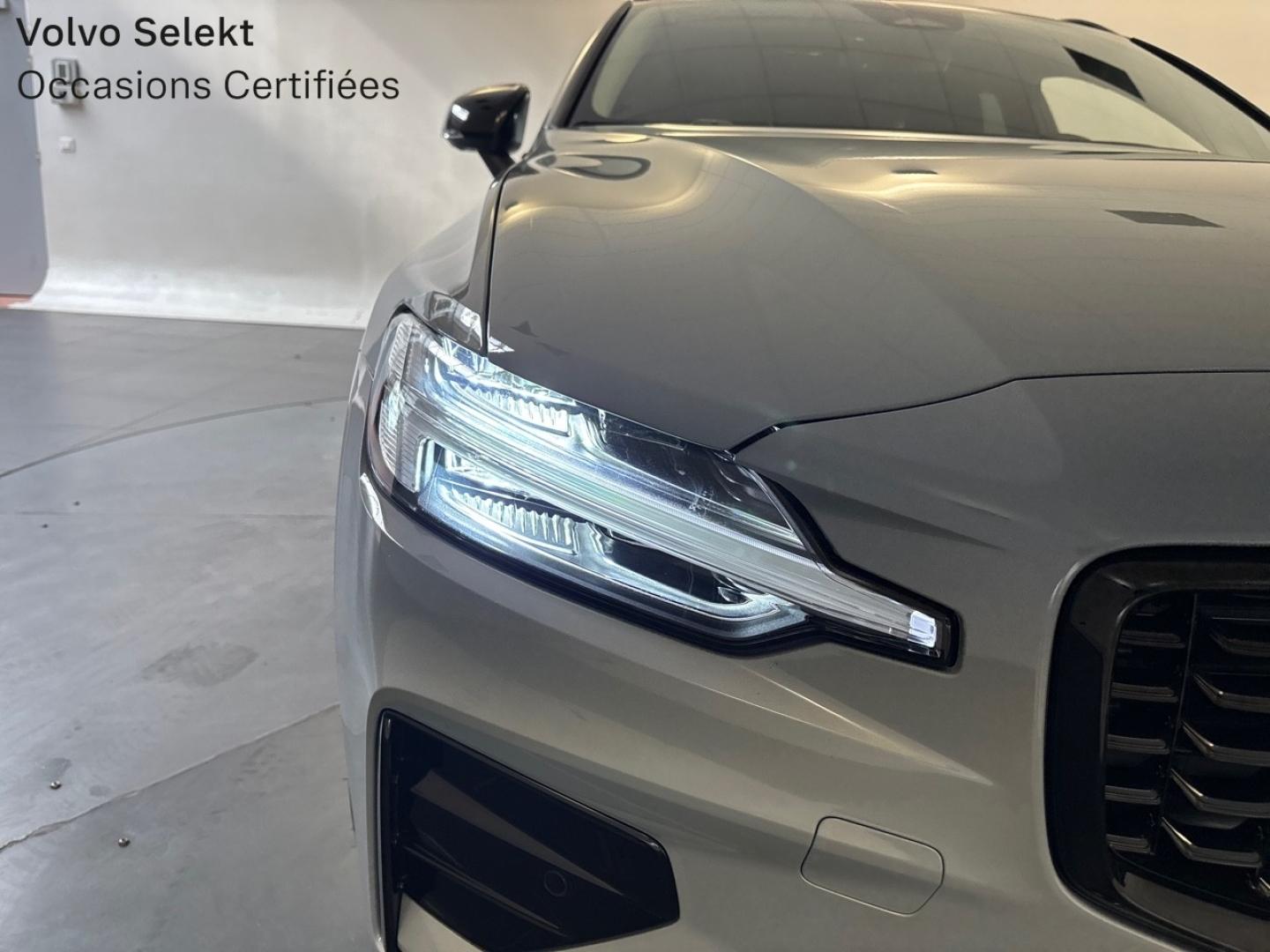 Image VOLVO V60 B4 197ch Plus Style Dark DCT 7