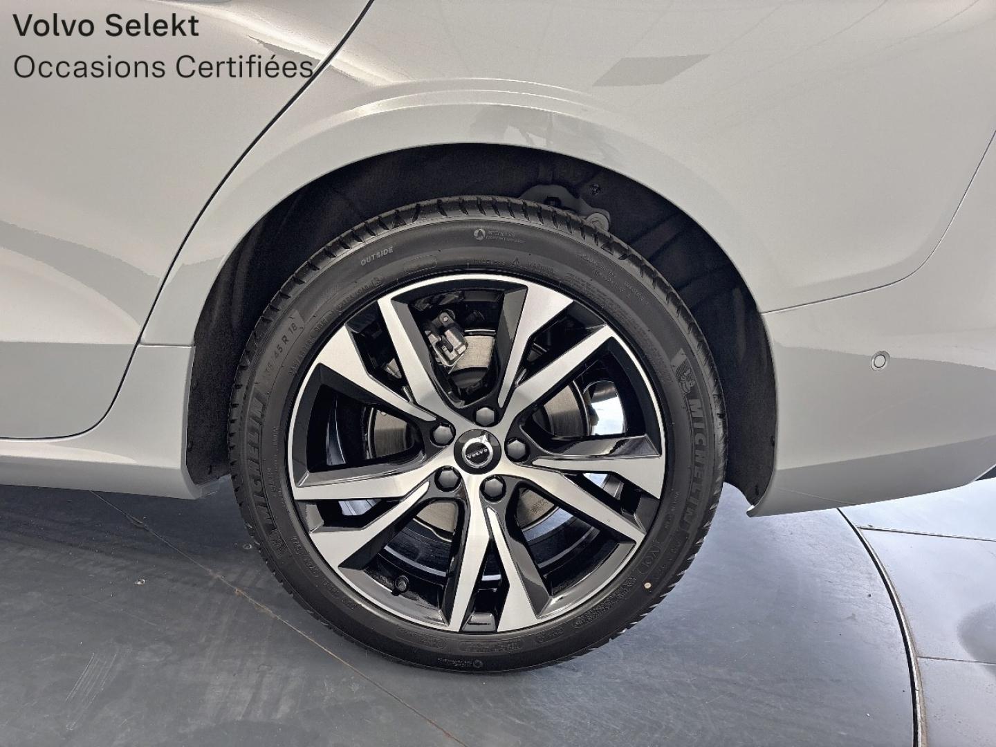 Image VOLVO V60 B4 197ch Plus Style Dark DCT 7