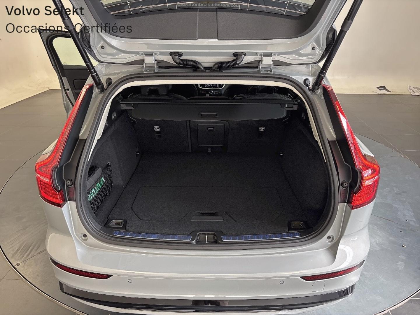 Image VOLVO V60 B4 197ch Plus Style Dark DCT 7