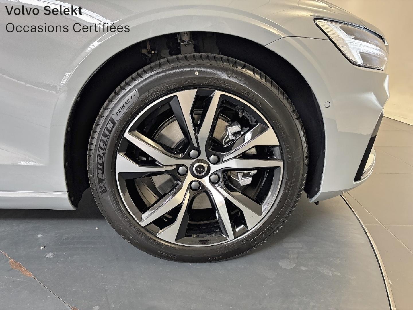 Image VOLVO V60 B4 197ch Plus Style Dark DCT 7