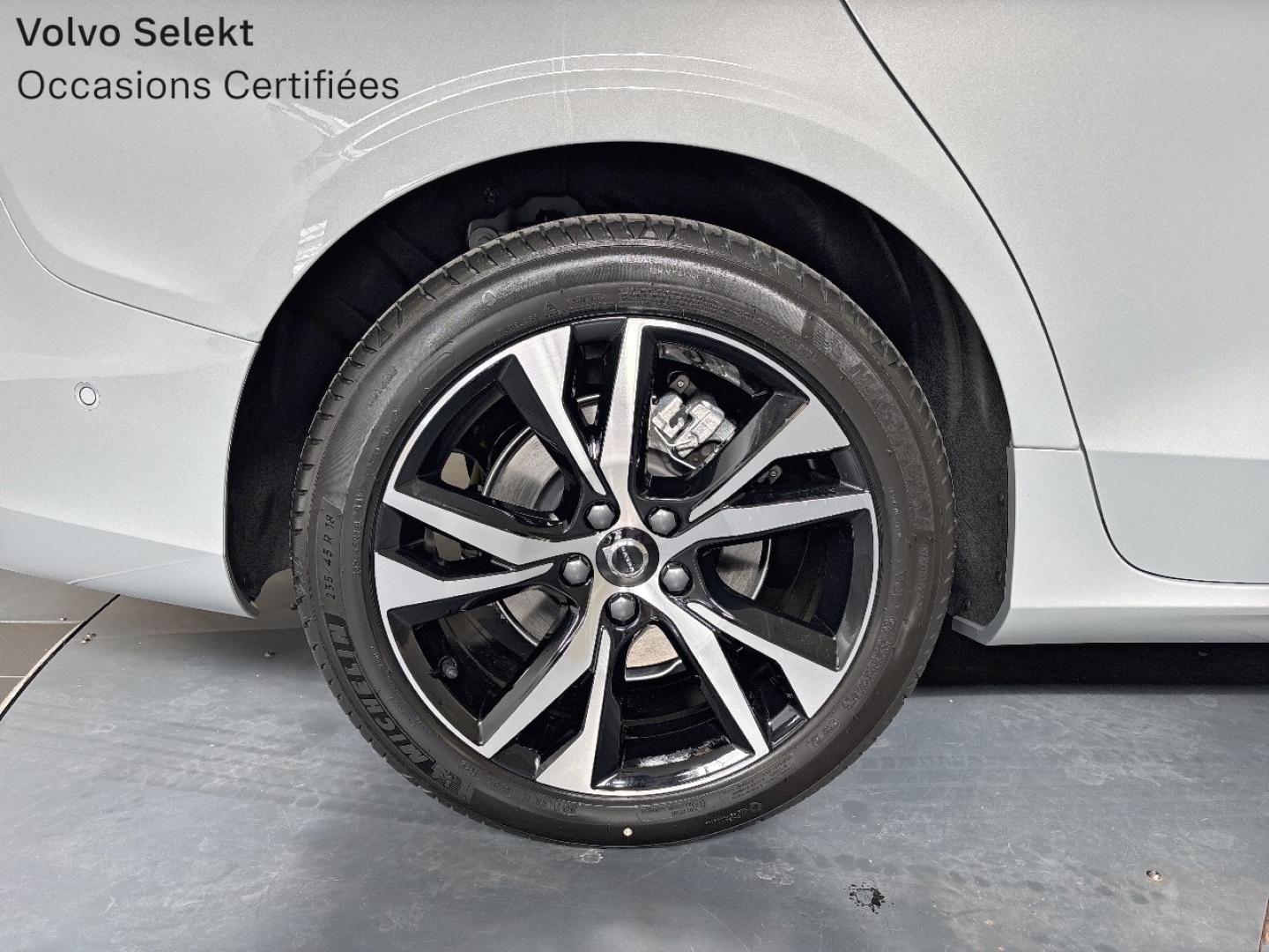 Image VOLVO V60 B4 197ch Plus Style Dark DCT 7