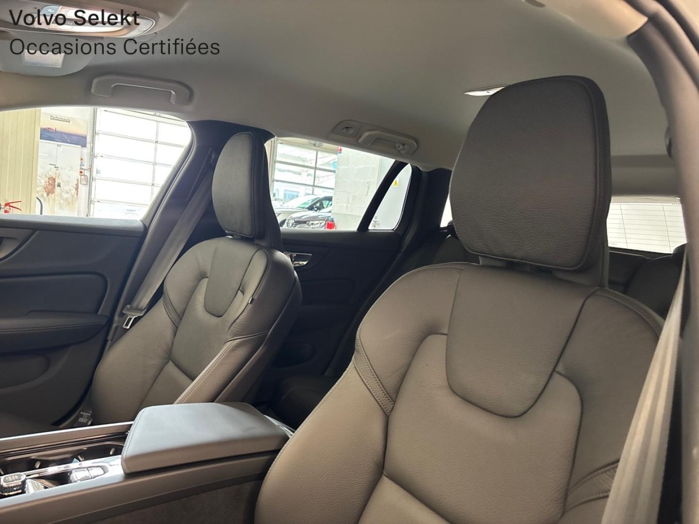 Image VOLVO V60 B4 197ch Plus Style Dark DCT 7