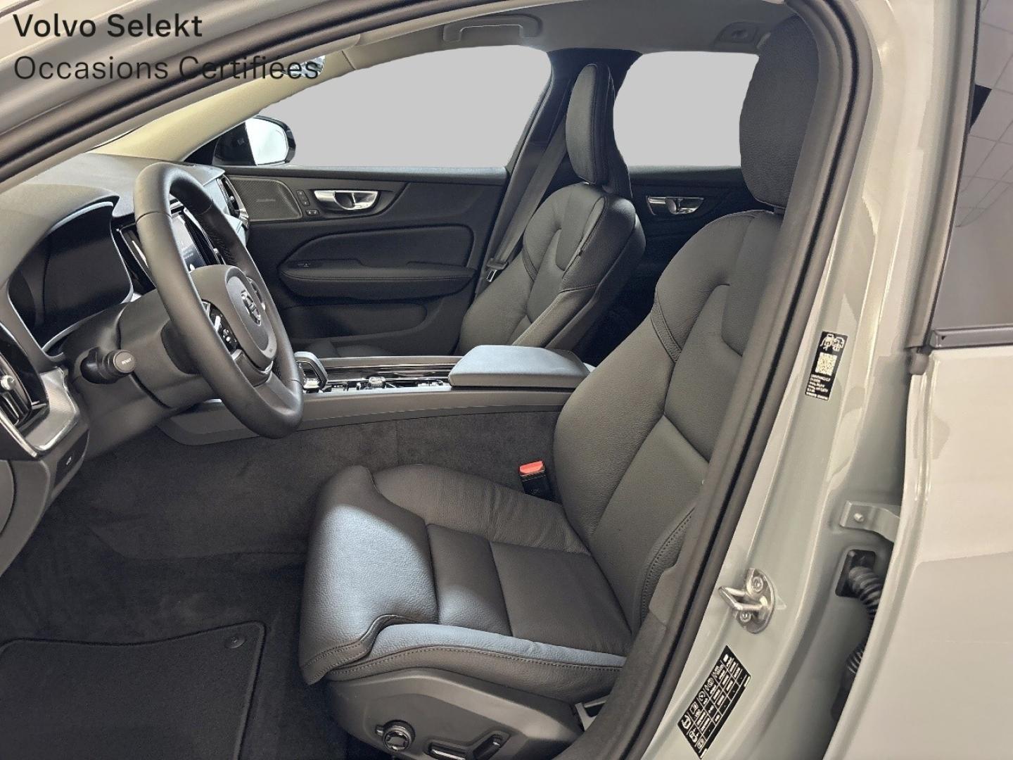 Image VOLVO V60 B4 197ch Plus Style Dark DCT 7