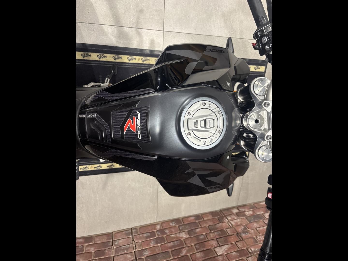 Image BMW F F 900 R A2