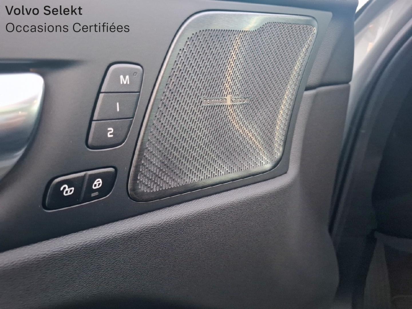 Image VOLVO XC60 T6 Hybride Rechargeable 253 + 145ch Ultra Style Dark Geartronic 8 AWD