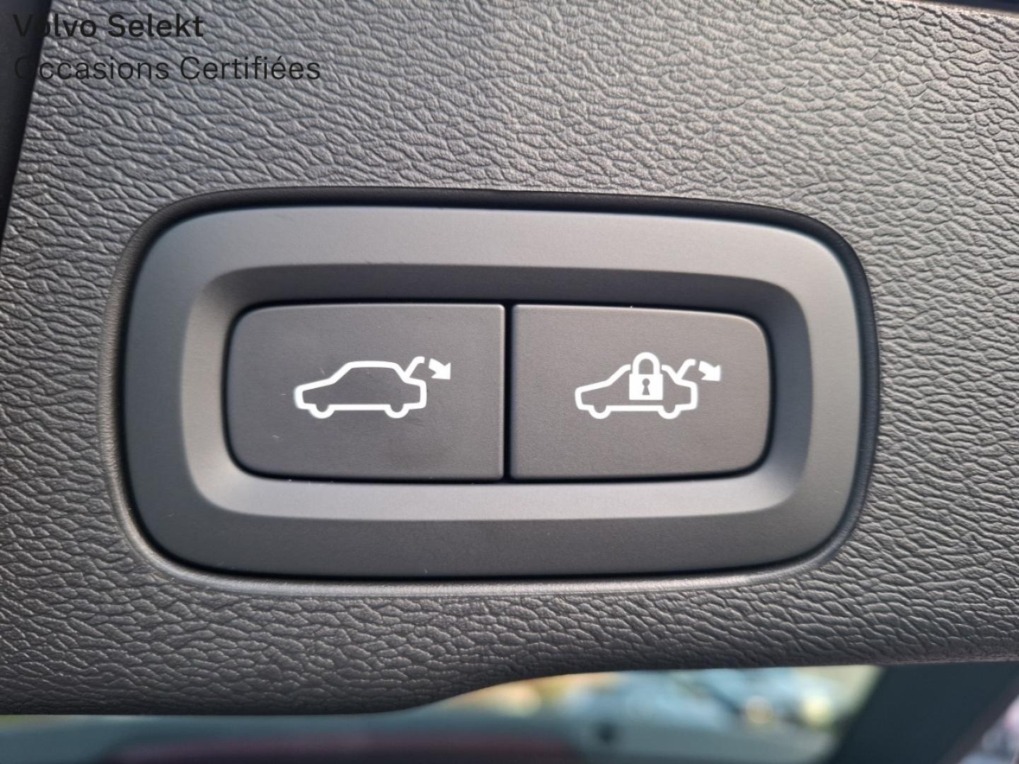 Image VOLVO XC60 T6 Hybride Rechargeable 253 + 145ch Ultra Style Dark Geartronic 8 AWD