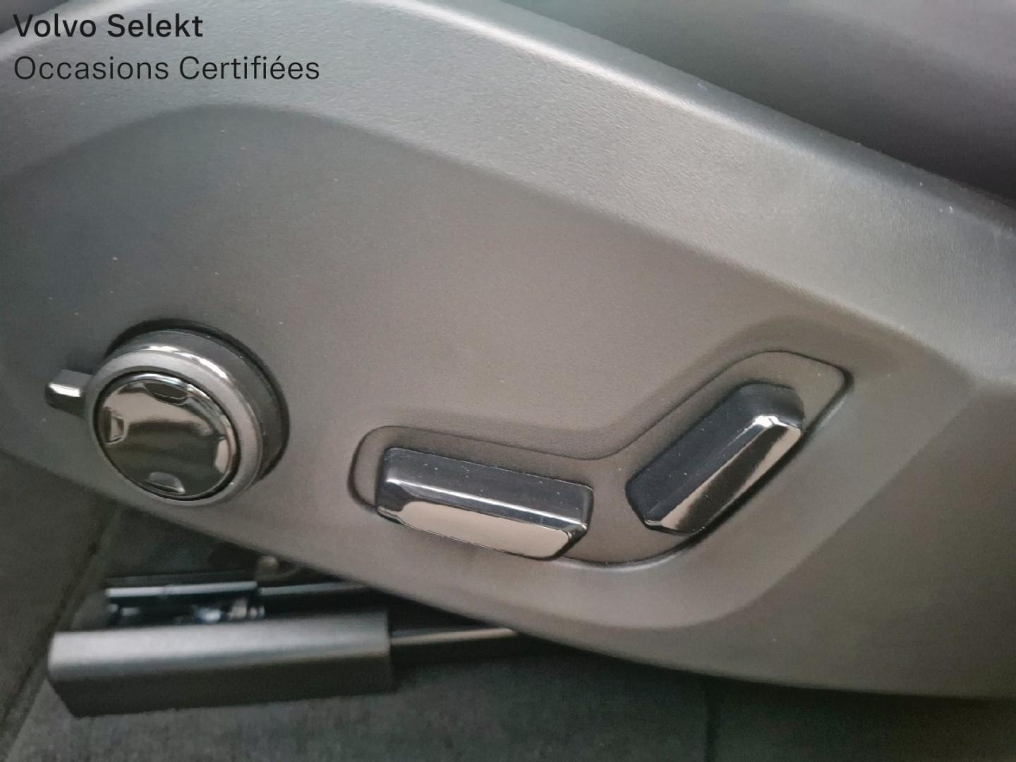 Image VOLVO XC60 T6 Hybride Rechargeable 253 + 145ch Ultra Style Dark Geartronic 8 AWD