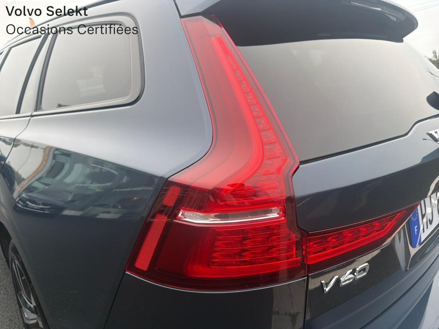 Image VOLVO V60 B4 197ch Ultra Style Dark DCT 7