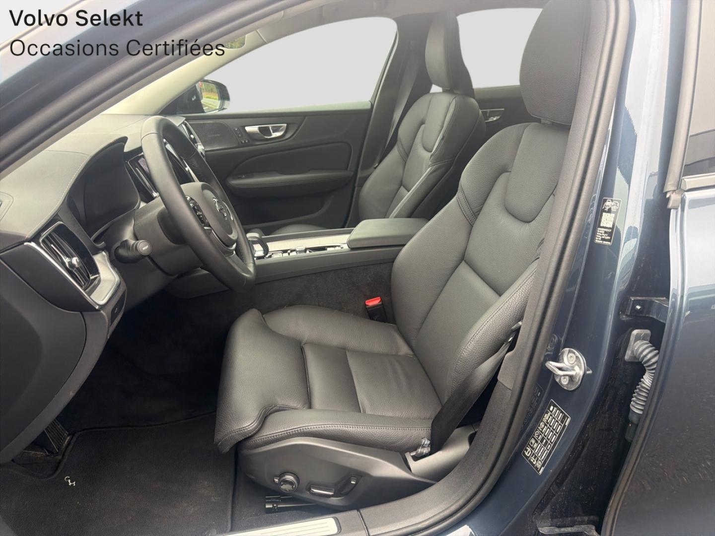Image VOLVO V60 B4 197ch Ultra Style Dark DCT 7