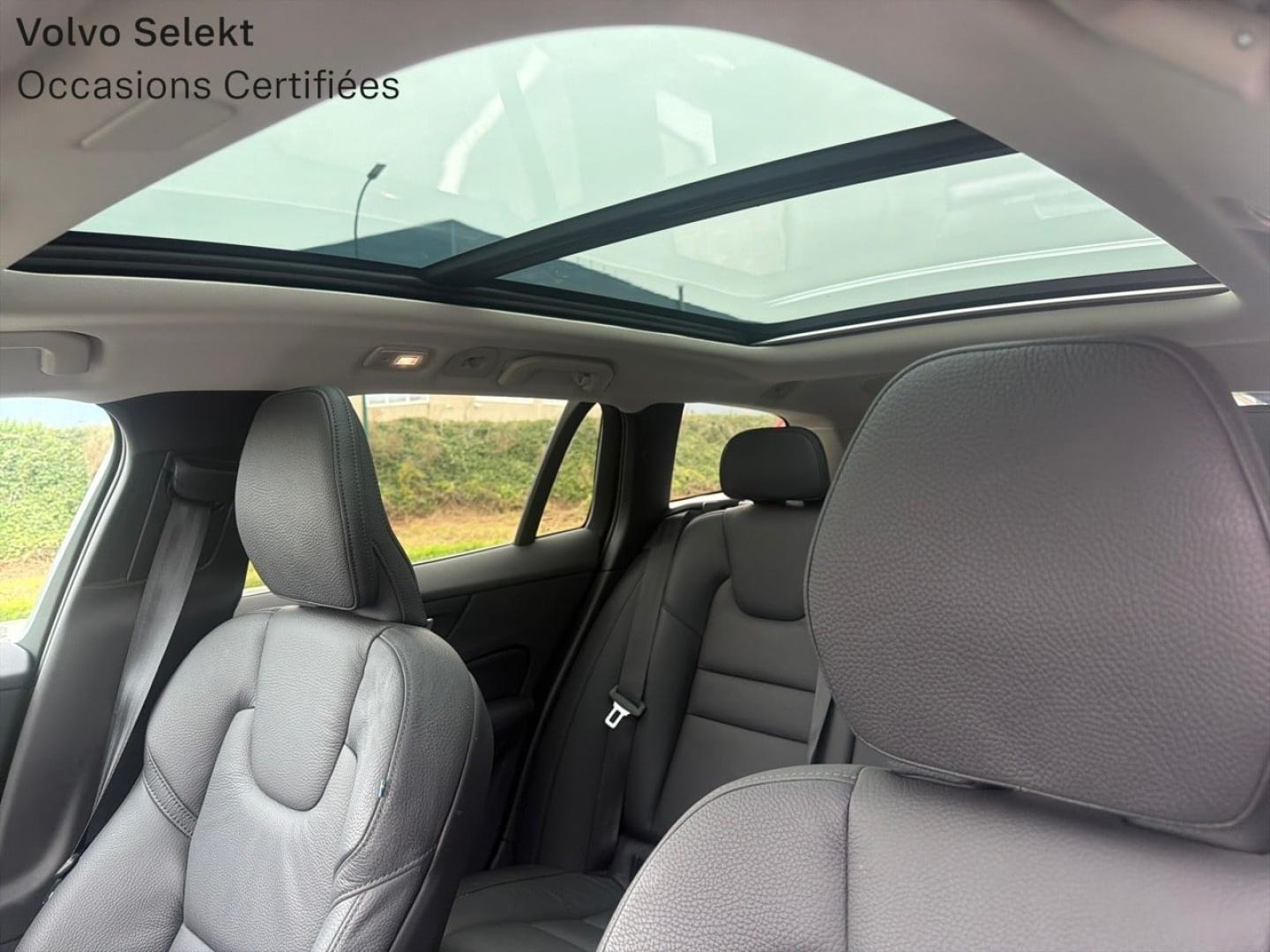 Image VOLVO V60 B4 197ch Ultra Style Dark DCT 7