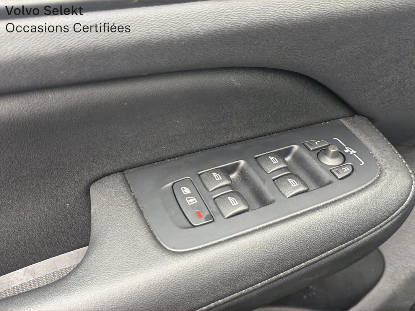 Image VOLVO V60 B4 197ch Ultra Style Dark DCT 7