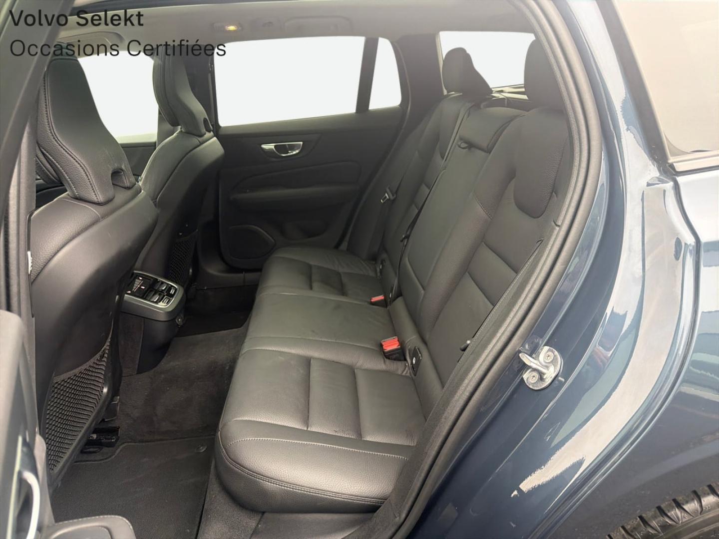 Image VOLVO V60 B4 197ch Ultra Style Dark DCT 7