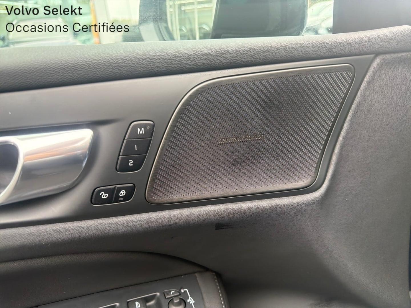 Image VOLVO V60 B4 197ch Ultra Style Dark DCT 7