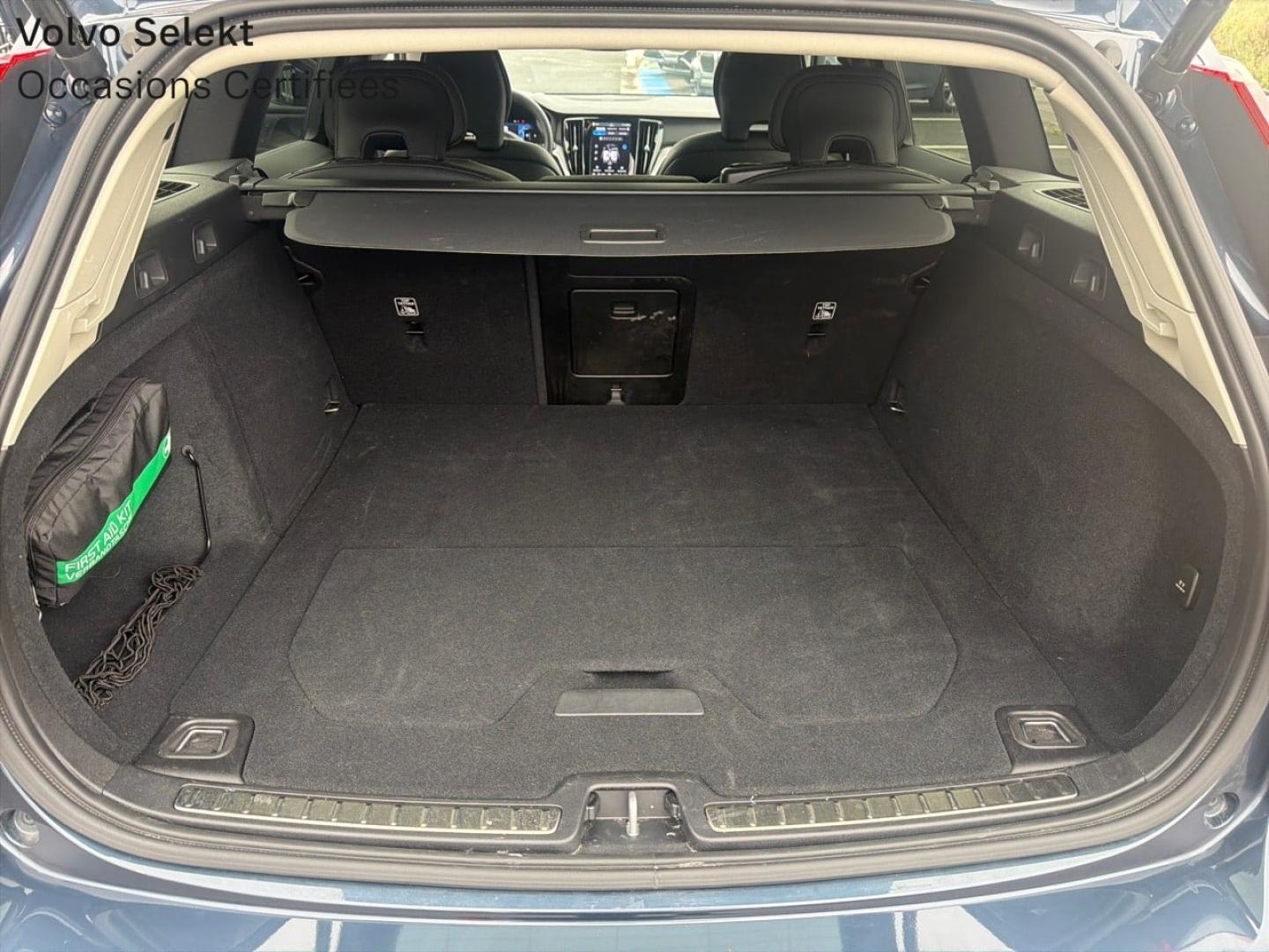 Image VOLVO V60 B4 197ch Ultra Style Dark DCT 7