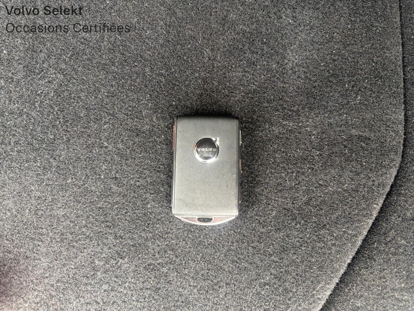 Image VOLVO V60 B4 197ch Ultra Style Dark DCT 7
