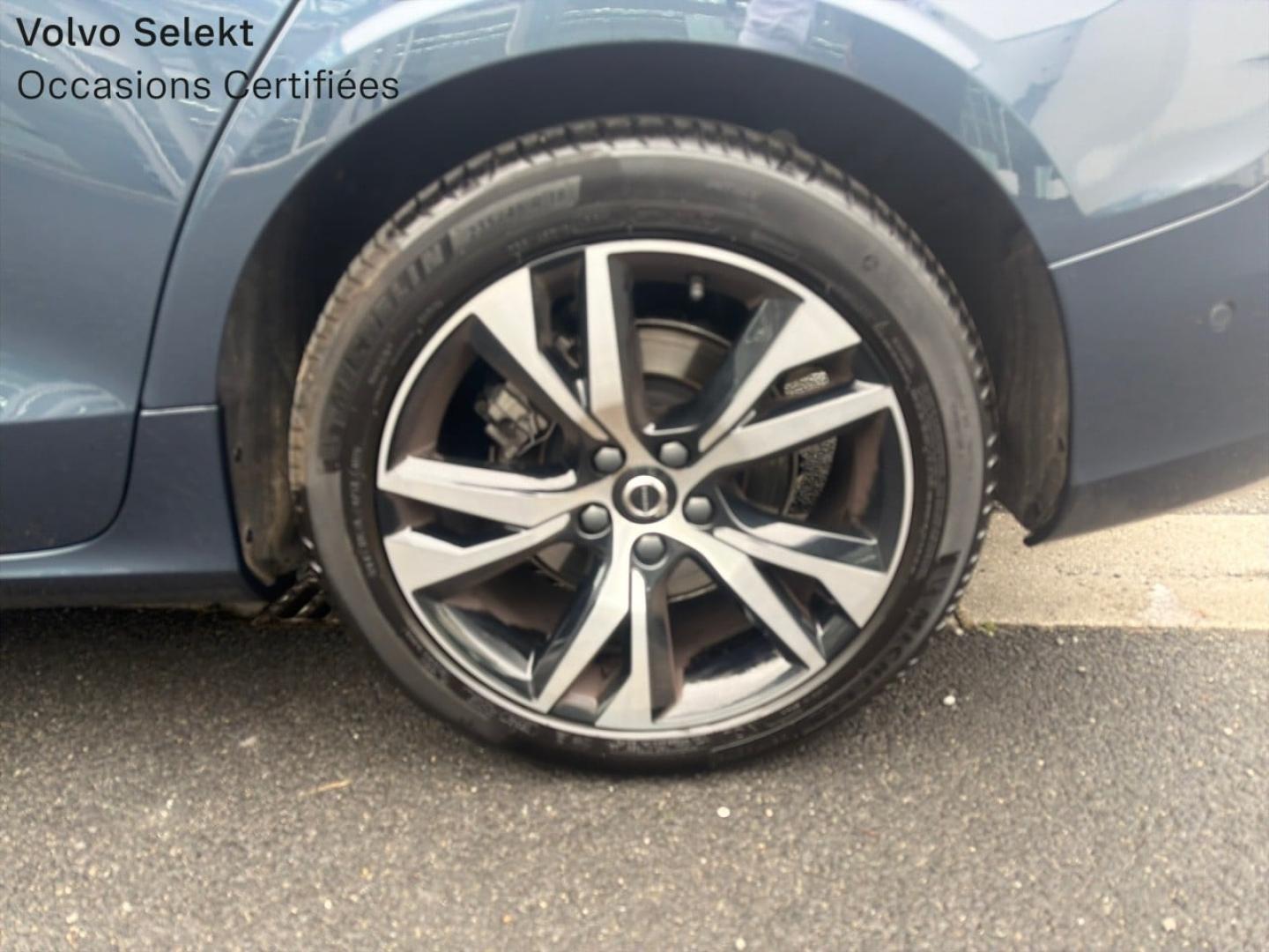 Image VOLVO V60 B4 197ch Ultra Style Dark DCT 7