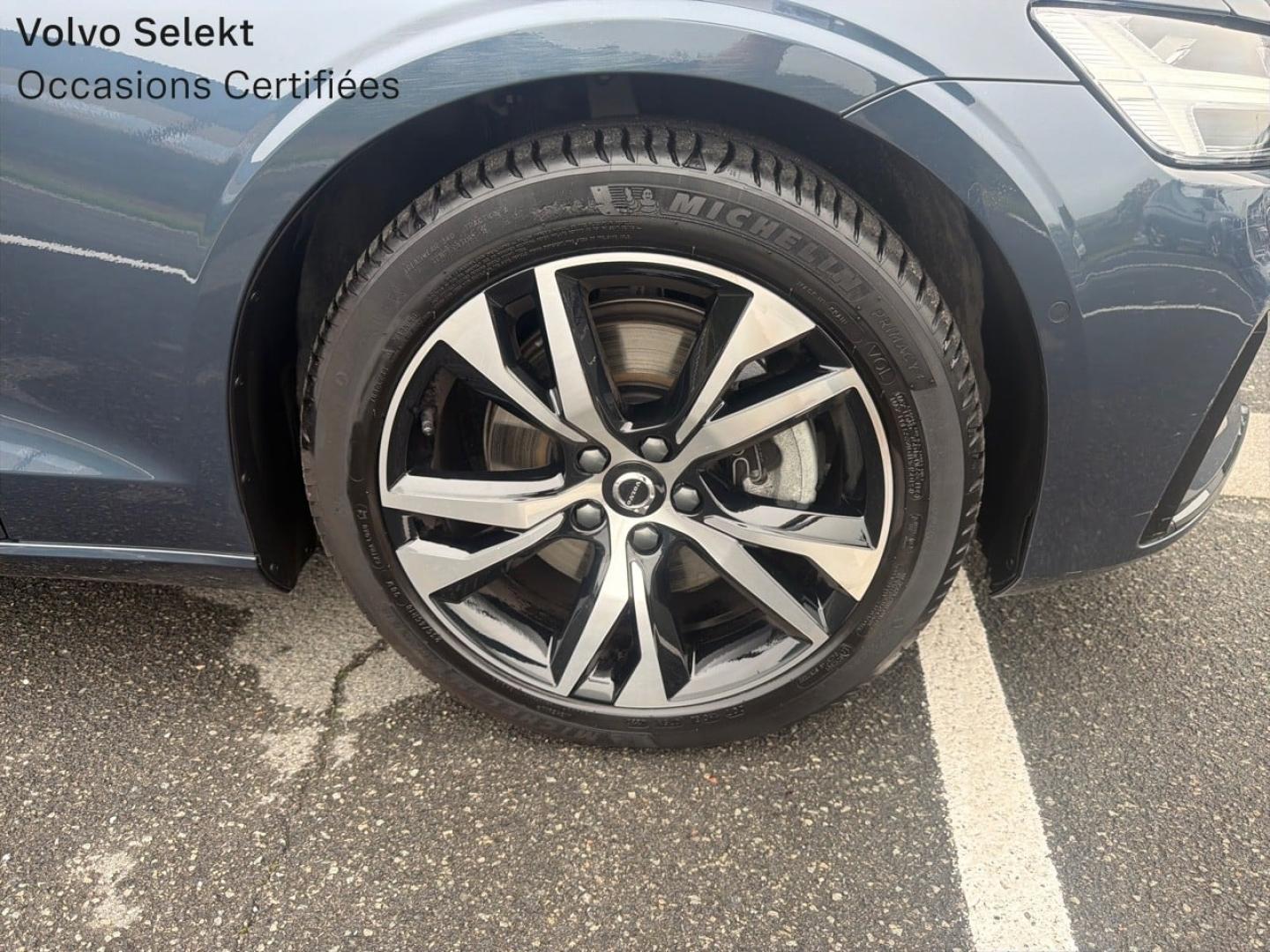 Image VOLVO V60 B4 197ch Ultra Style Dark DCT 7