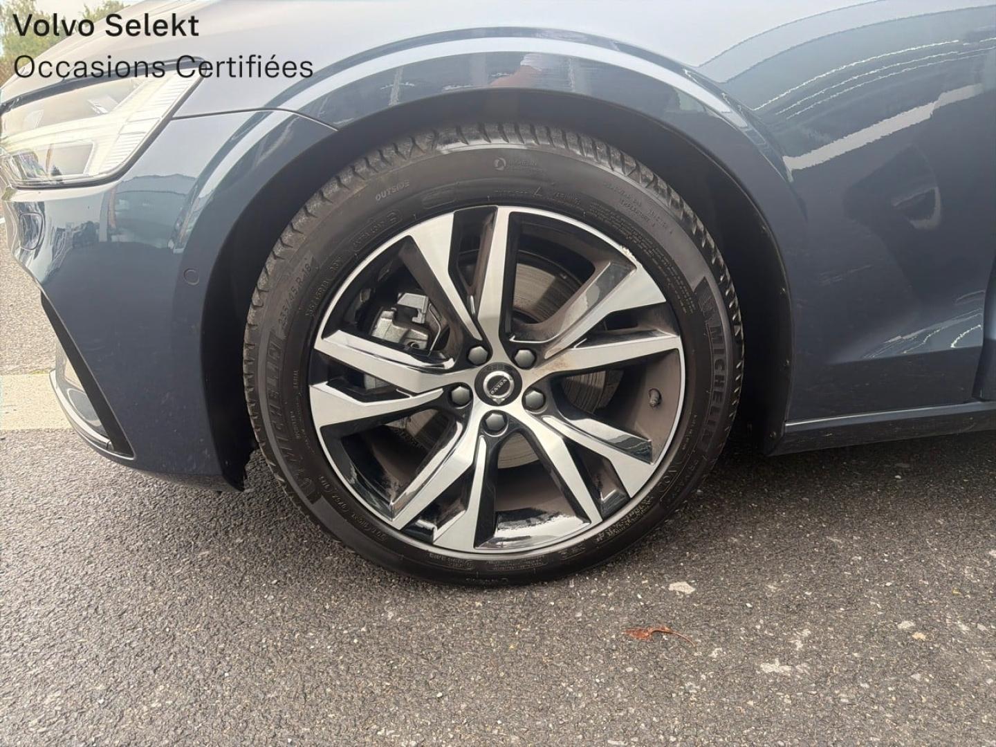 Image VOLVO V60 B4 197ch Ultra Style Dark DCT 7