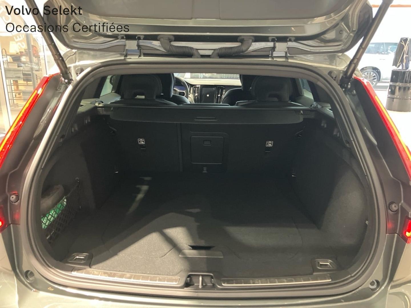 Image VOLVO V60 B4 197ch Plus Style Dark DCT 7