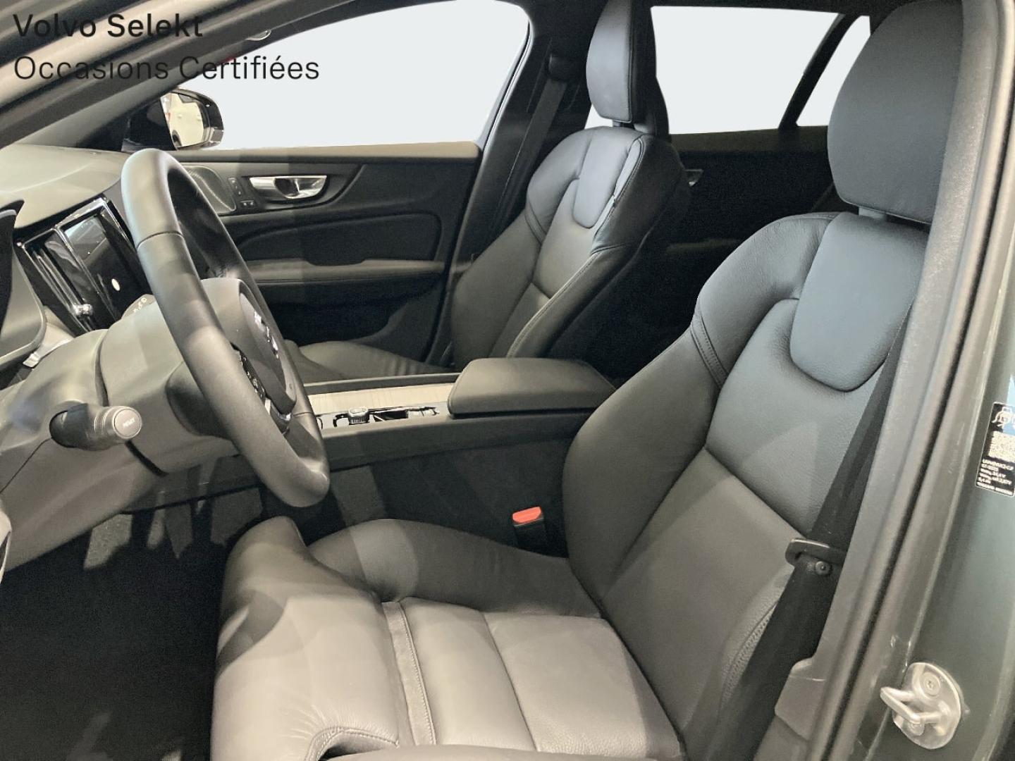 Image VOLVO V60 B4 197ch Plus Style Dark DCT 7