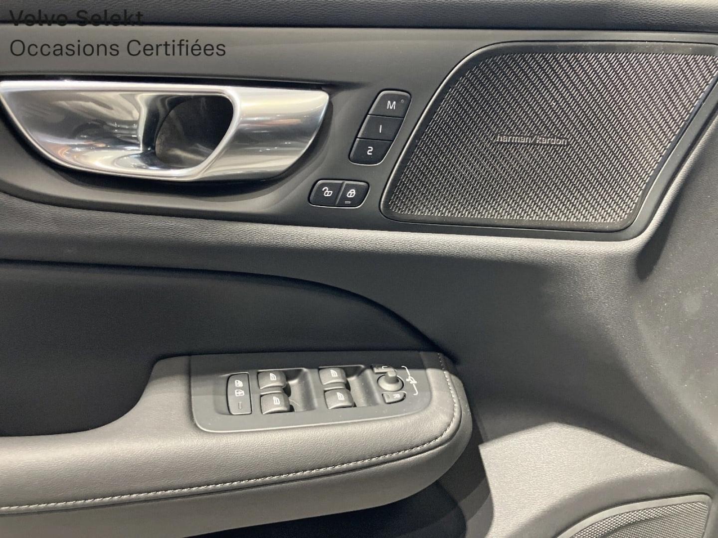 Image VOLVO V60 B4 197ch Plus Style Dark DCT 7