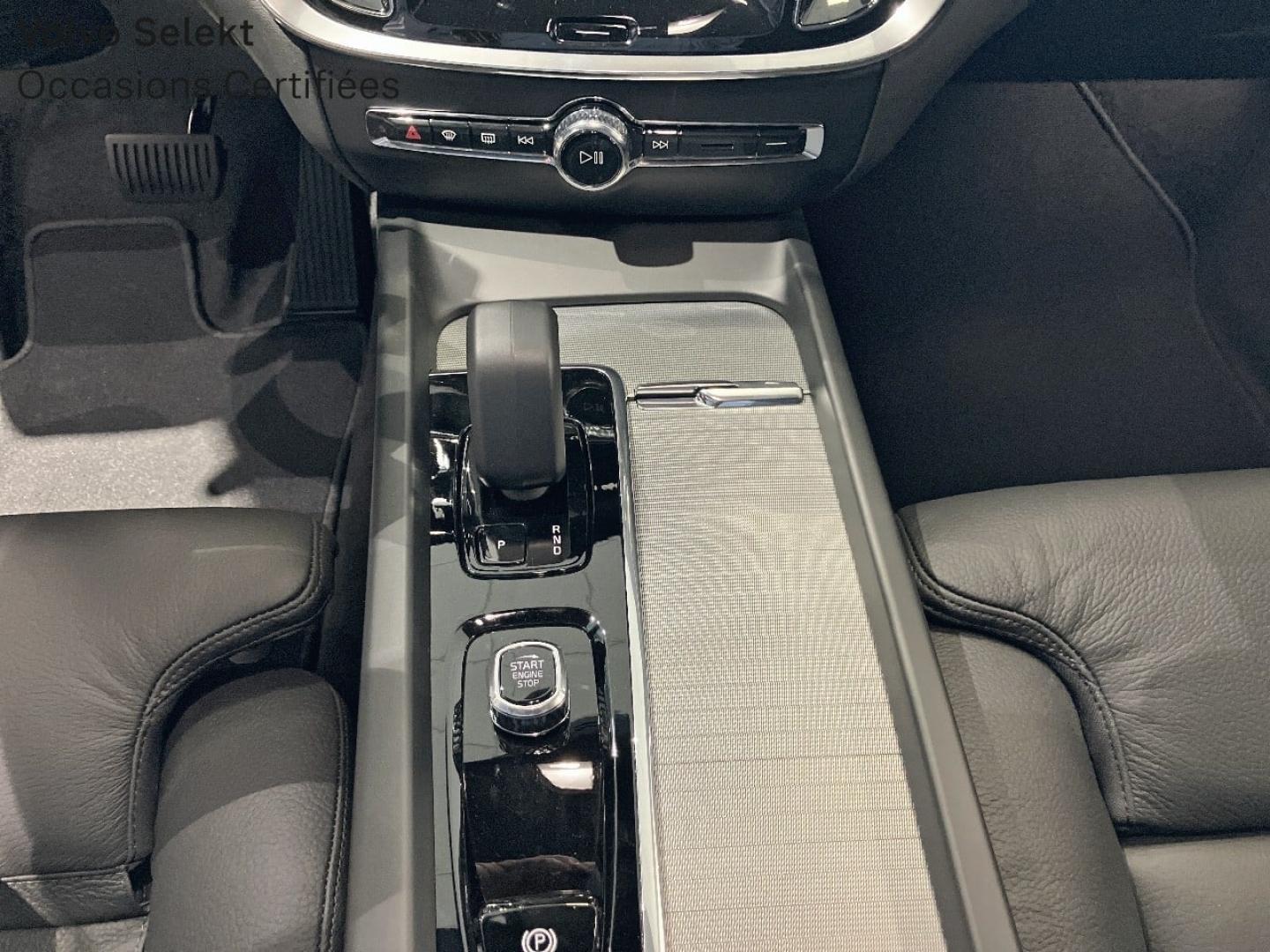Image VOLVO V60 B4 197ch Plus Style Dark DCT 7