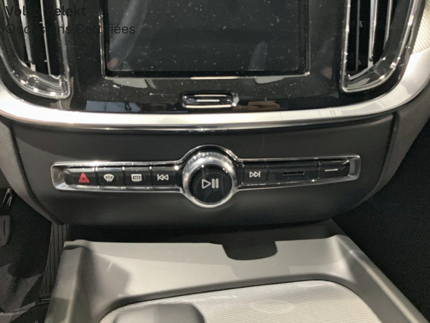Image VOLVO V60 B4 197ch Plus Style Dark DCT 7