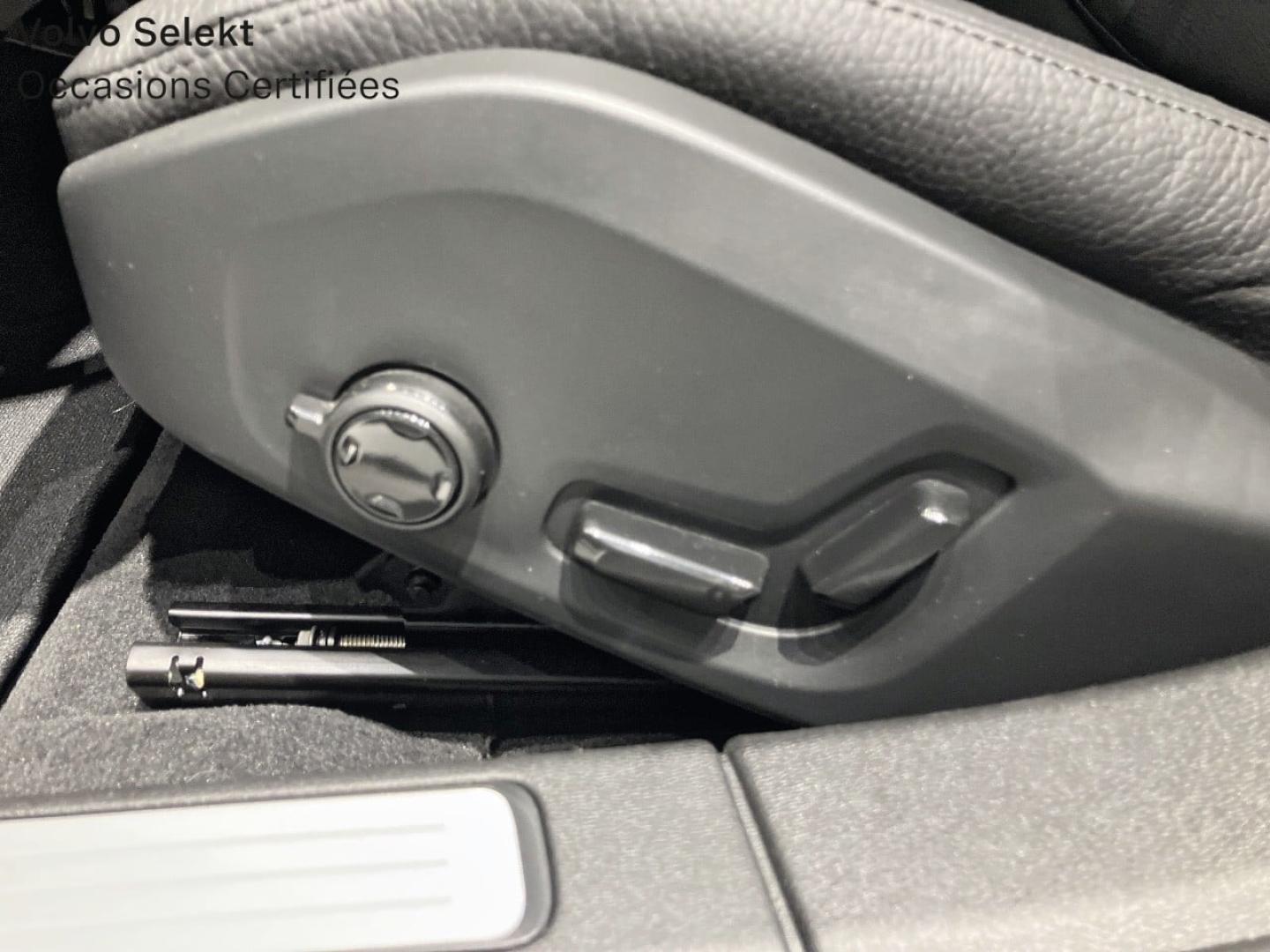 Image VOLVO V60 B4 197ch Plus Style Dark DCT 7