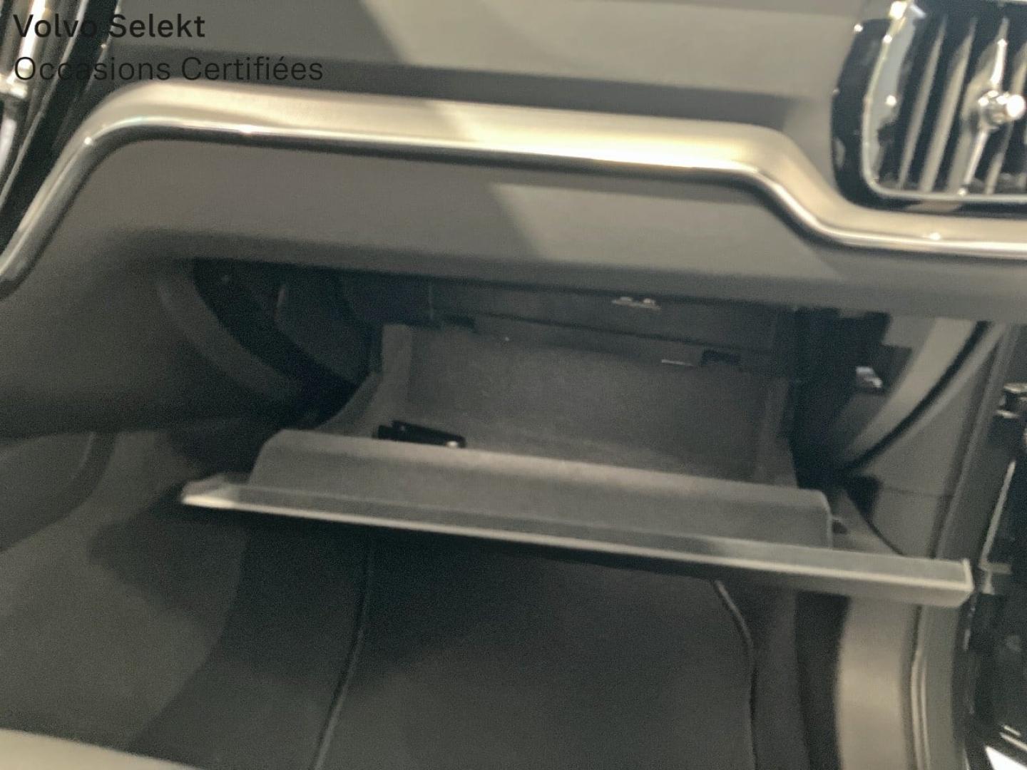 Image VOLVO V60 B4 197ch Plus Style Dark DCT 7
