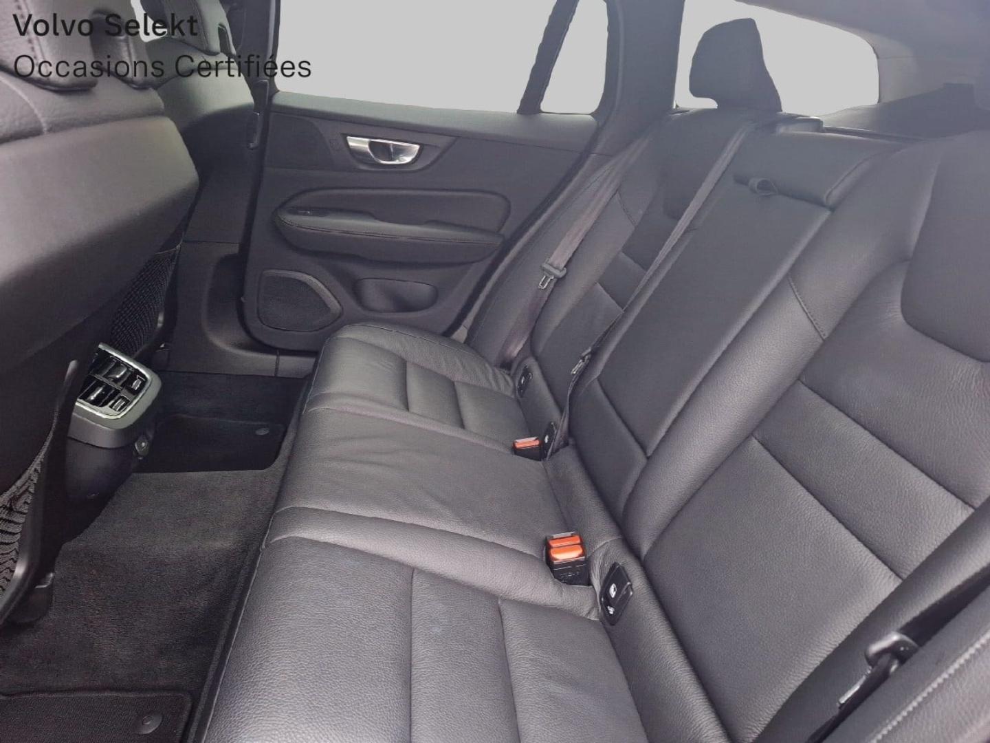 Image VOLVO V60 B4 197ch Ultra Style Dark DCT 7