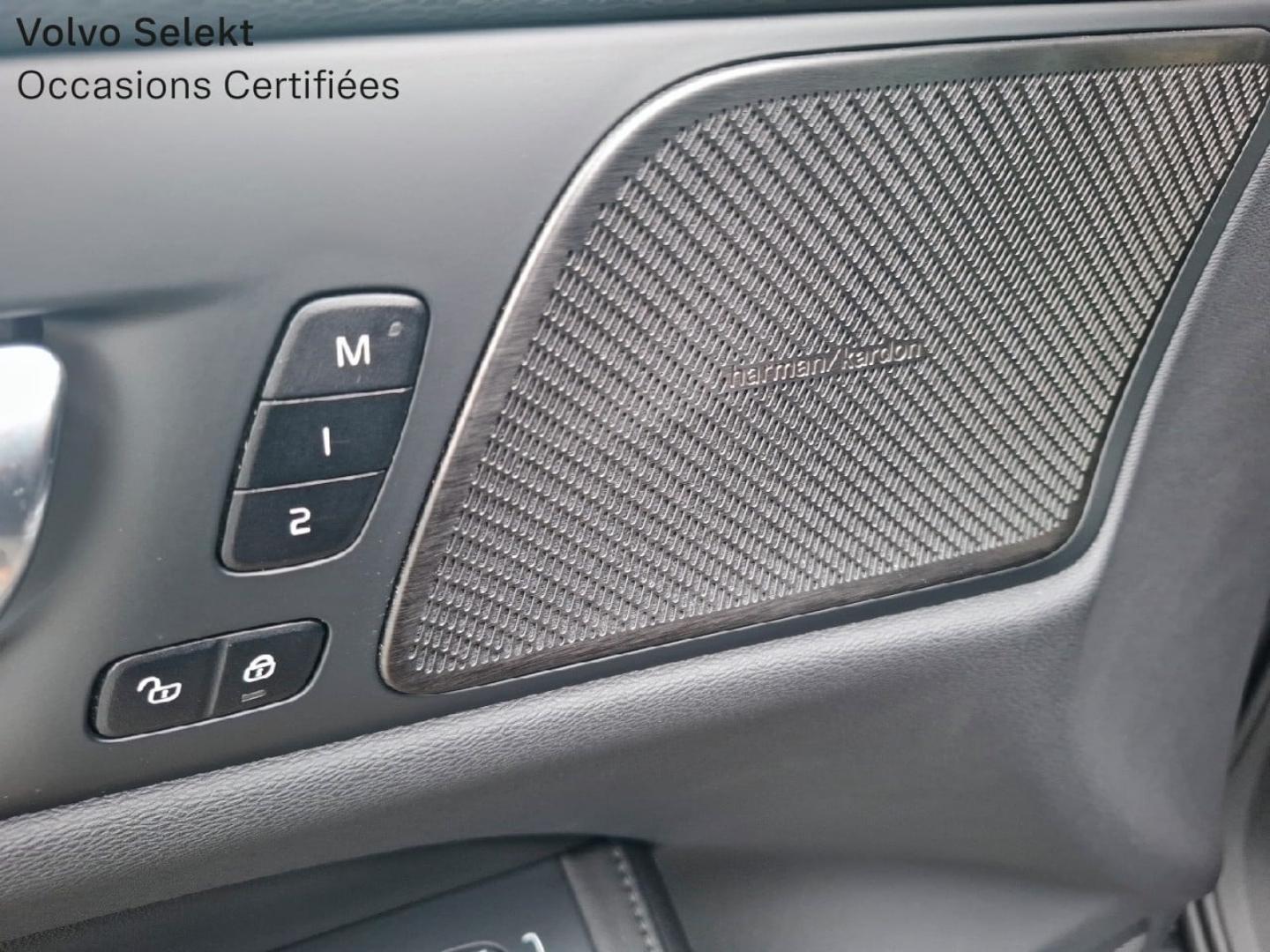 Image VOLVO V60 B4 197ch Ultra Style Dark DCT 7