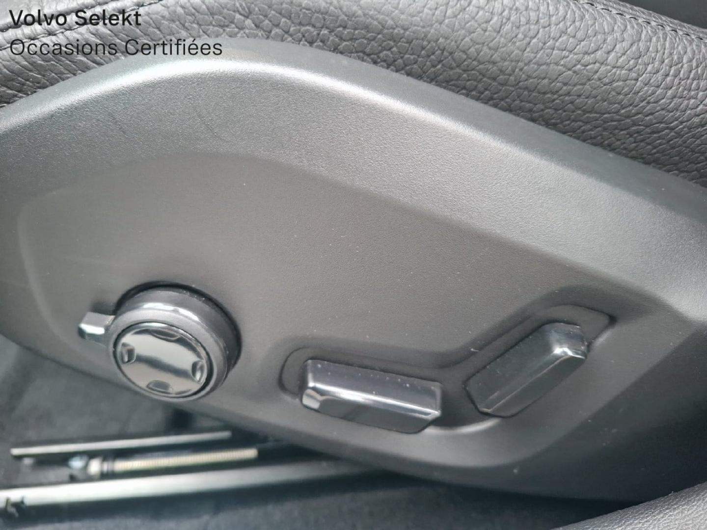 Image VOLVO V60 B4 197ch Ultra Style Dark DCT 7