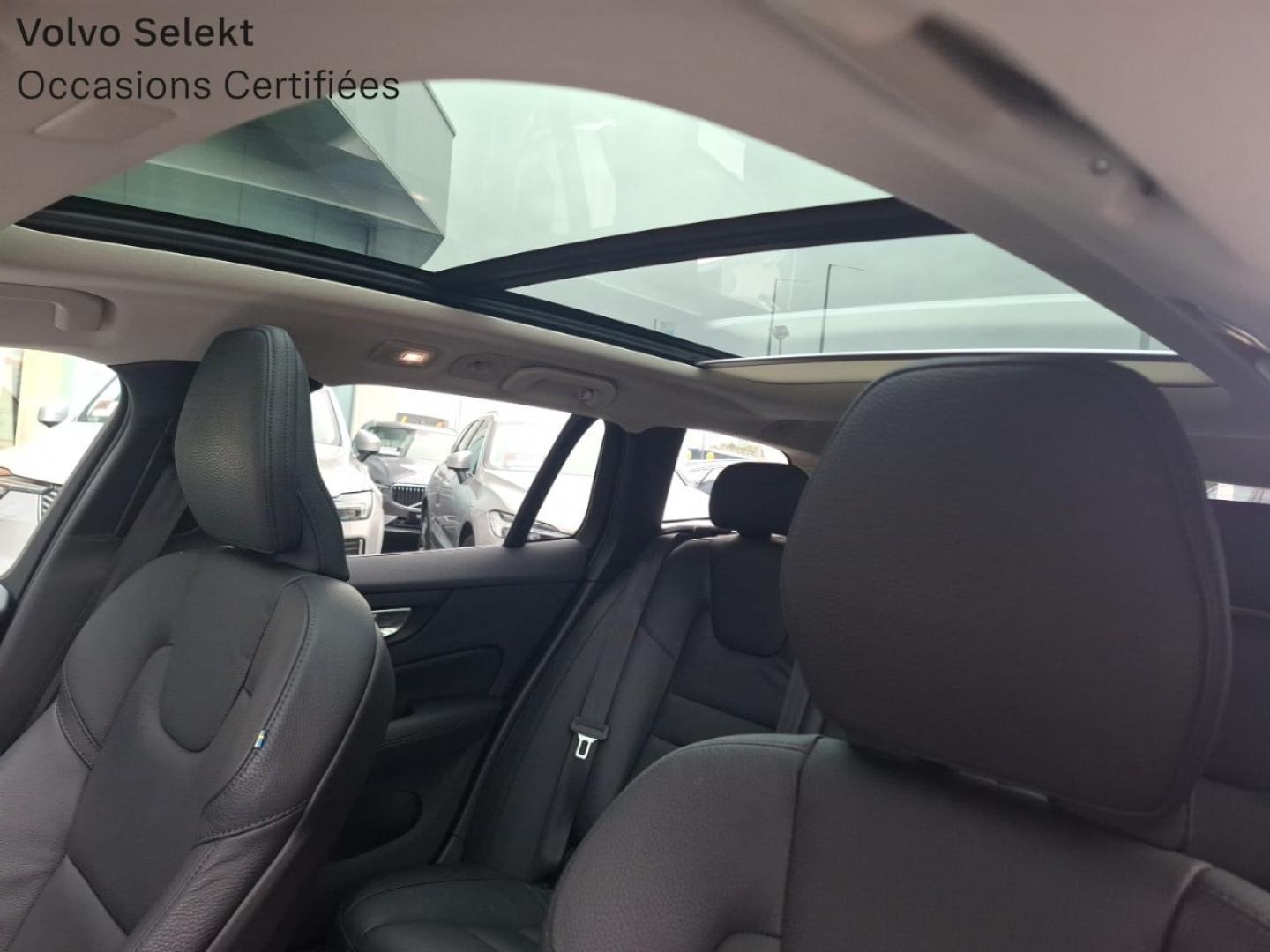Image VOLVO V60 B4 197ch Ultra Style Dark DCT 7