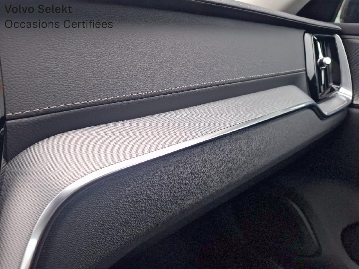Image VOLVO V60 B4 197ch Ultra Style Dark DCT 7