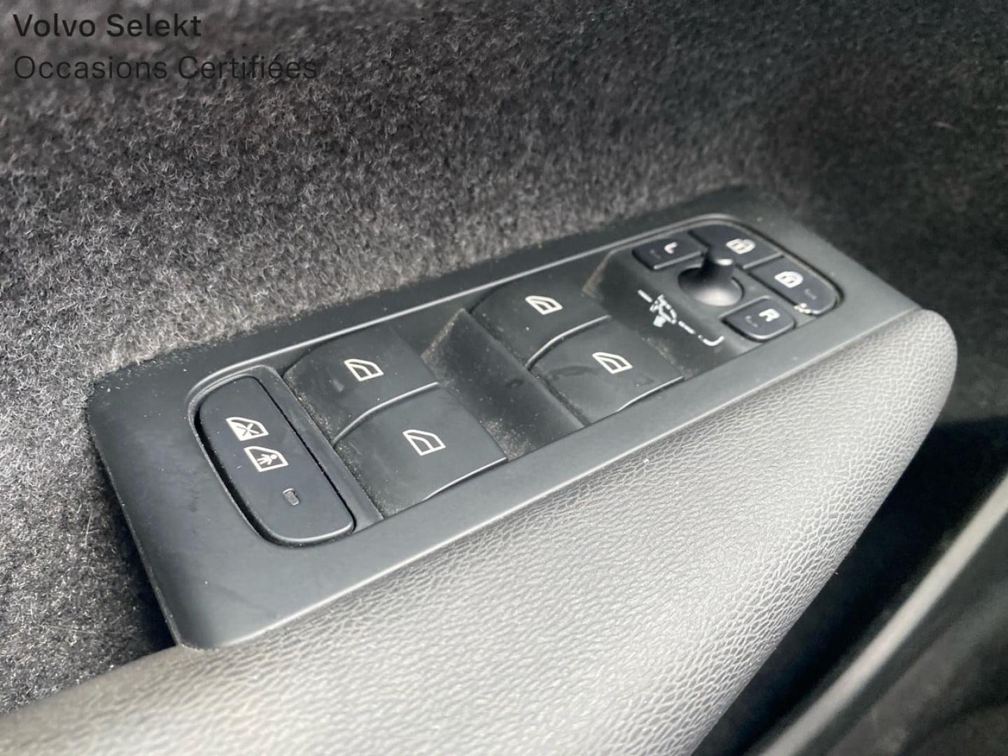 Image VOLVO XC40 T4 Recharge 129 + 82ch Ultimate DCT 7