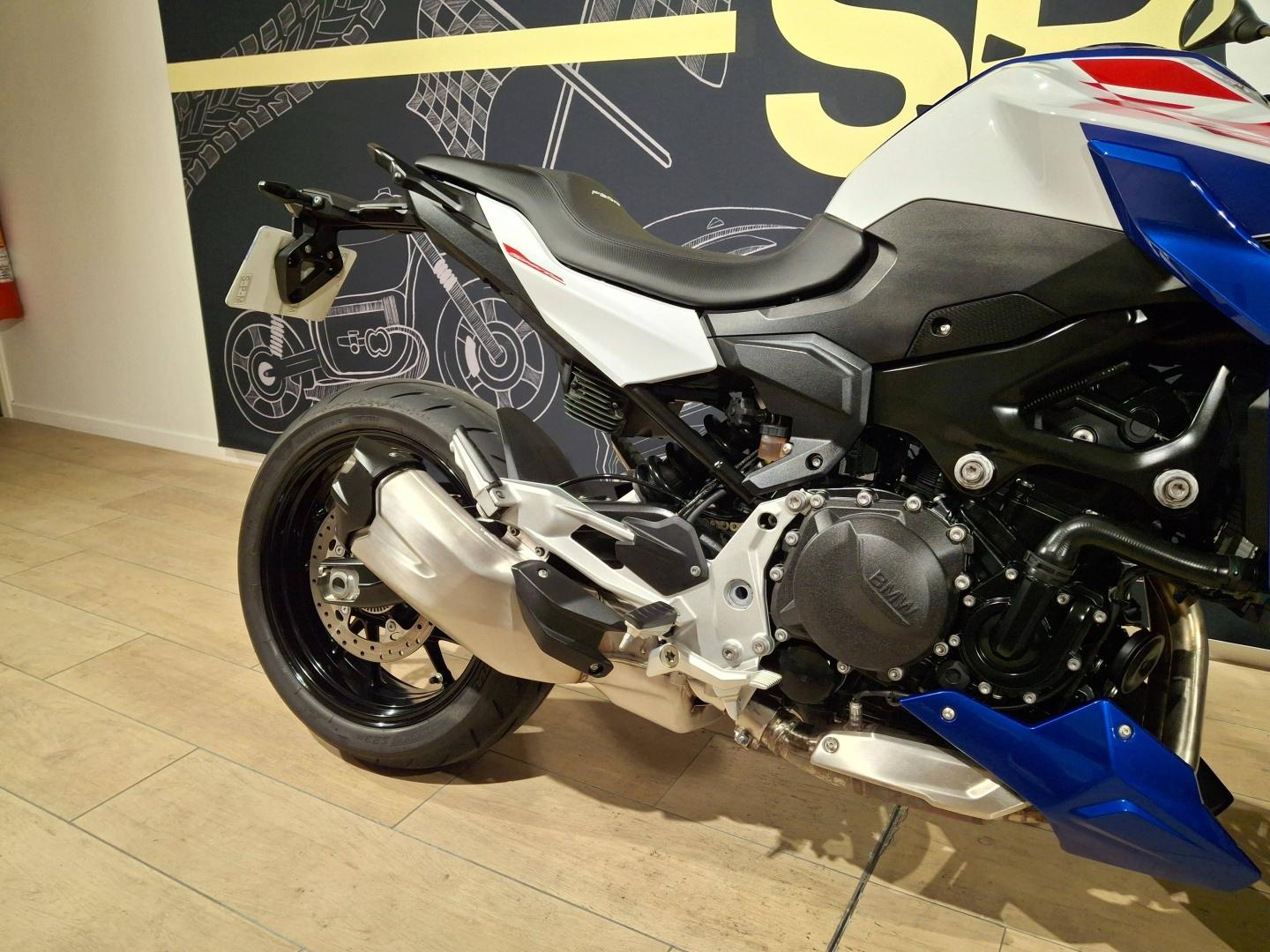 Image BMW F F 900 R A2
