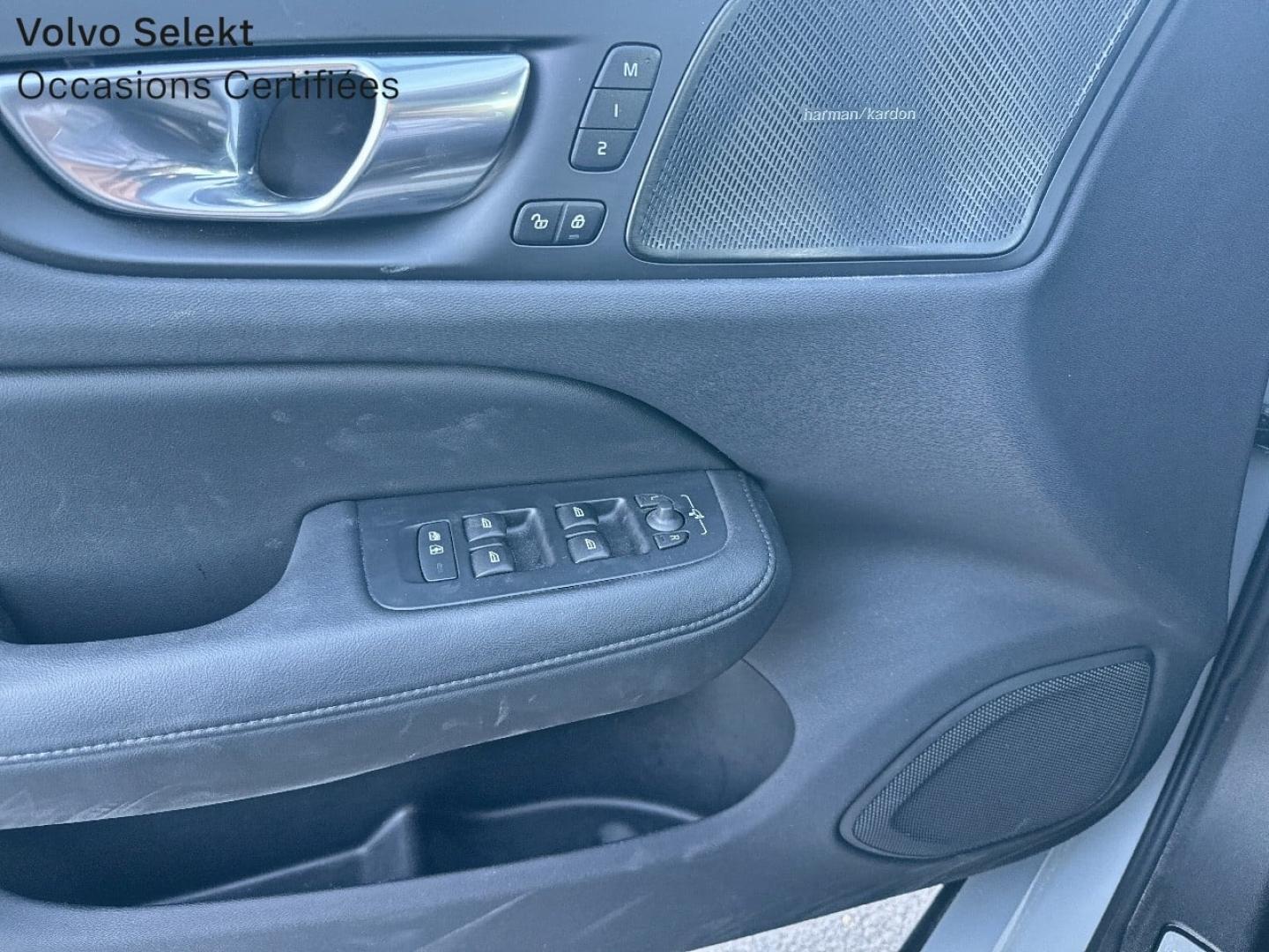 Image VOLVO V60 B4 197ch Ultra Style Dark DCT 7