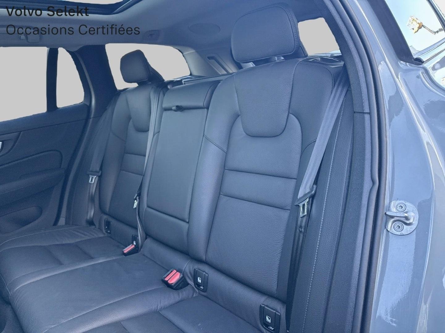 Image VOLVO V60 B4 197ch Ultra Style Dark DCT 7