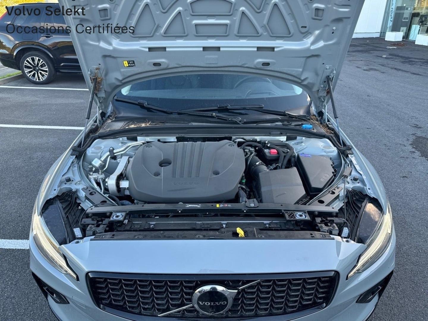 Image VOLVO V60 B4 197ch Ultra Style Dark DCT 7