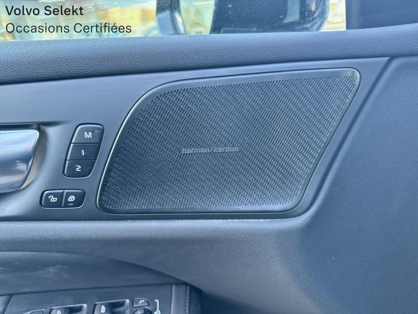 Image VOLVO V60 B4 197ch Ultra Style Dark DCT 7