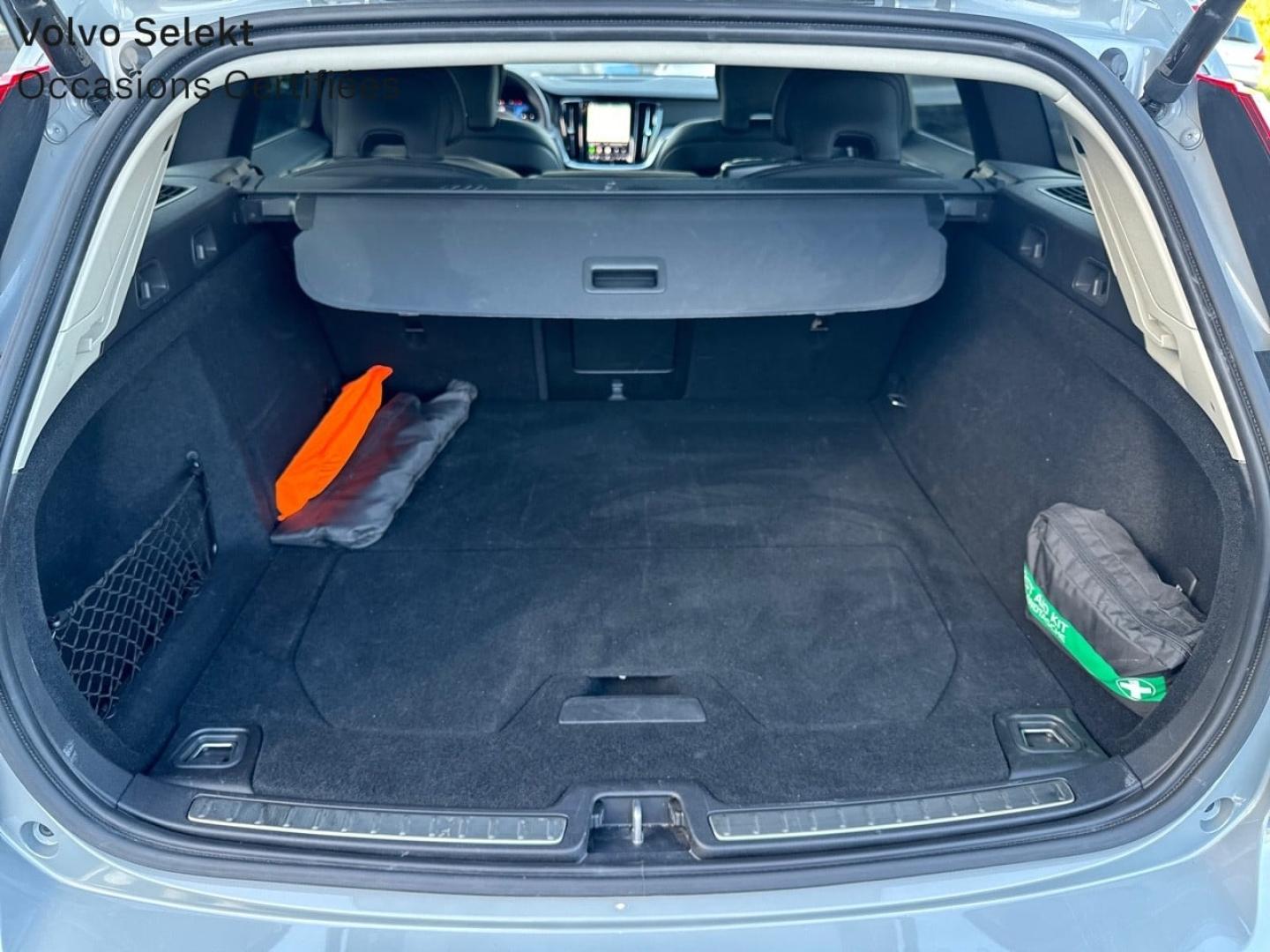 Image VOLVO V60 B4 197ch Ultra Style Dark DCT 7