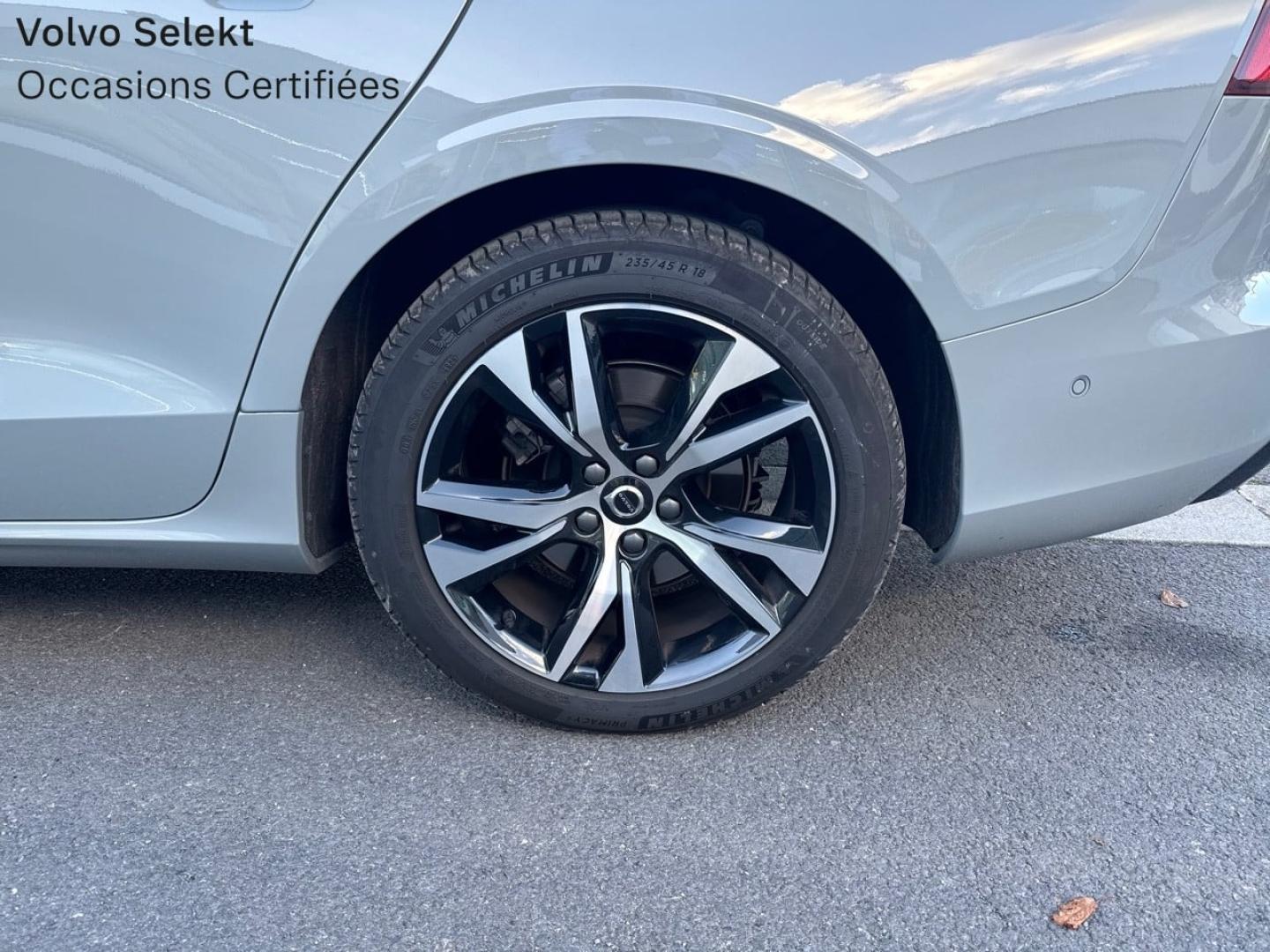 Image VOLVO V60 B4 197ch Ultra Style Dark DCT 7