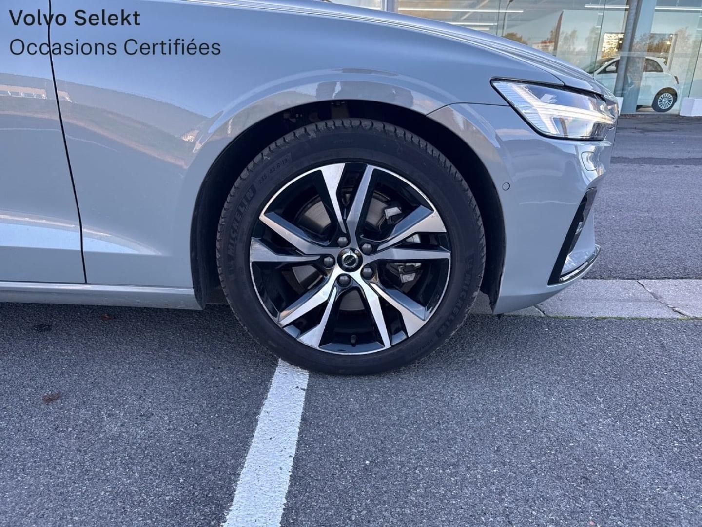 Image VOLVO V60 B4 197ch Ultra Style Dark DCT 7