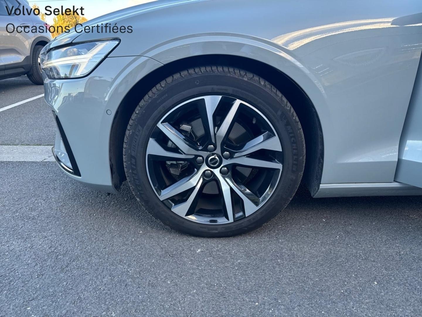 Image VOLVO V60 B4 197ch Ultra Style Dark DCT 7