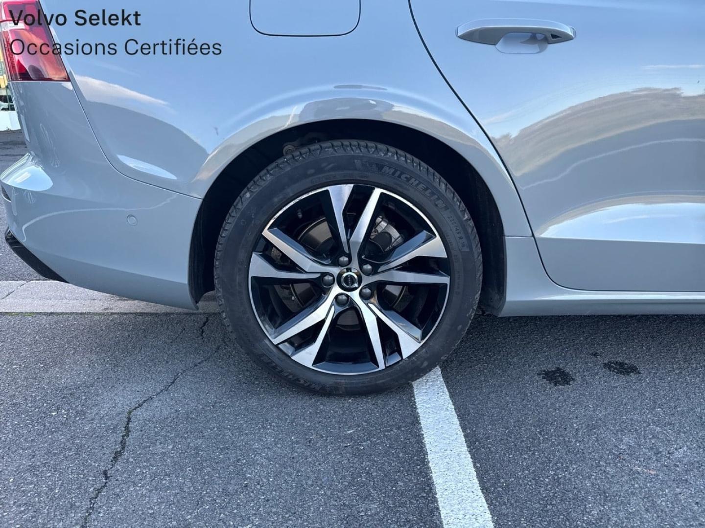 Image VOLVO V60 B4 197ch Ultra Style Dark DCT 7
